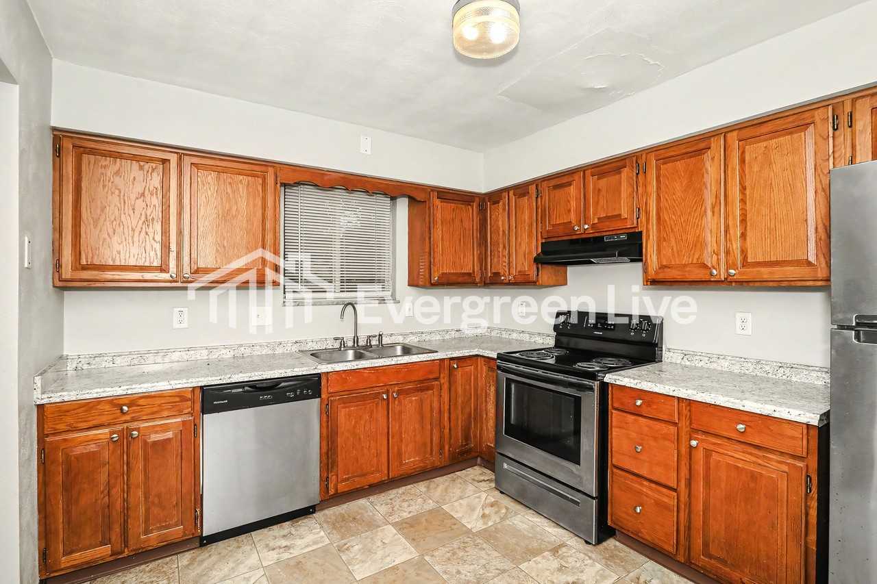 224 Mason Ave - Photo 7 of 15