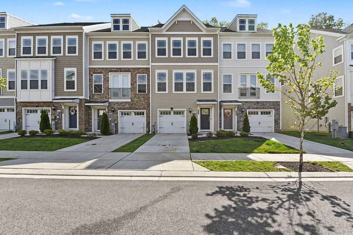 238 Waterstone Rd