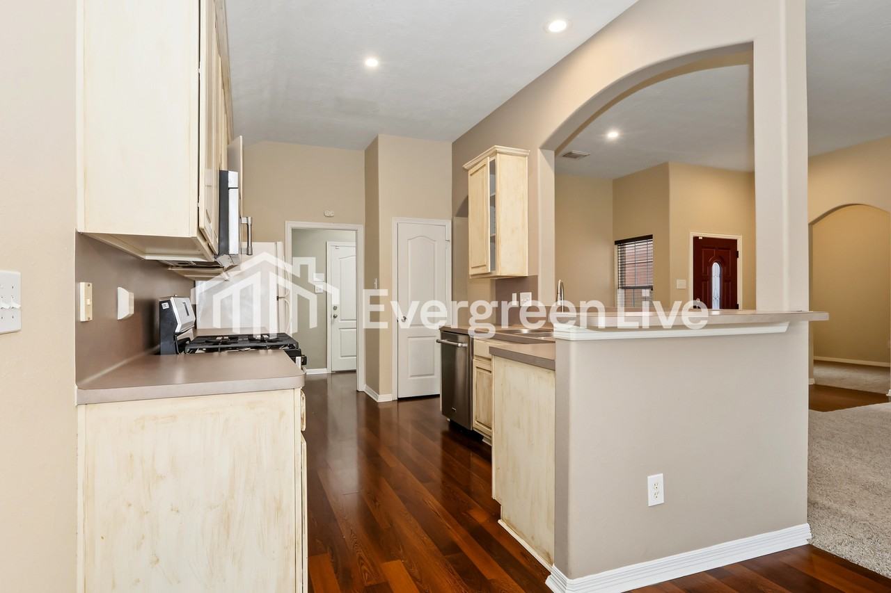 2747 Spring Dusk Ln - Photo 3 of 15