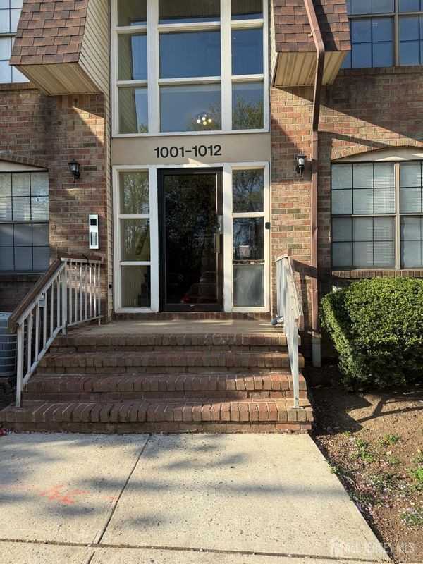 1008 Hidden Village Dr