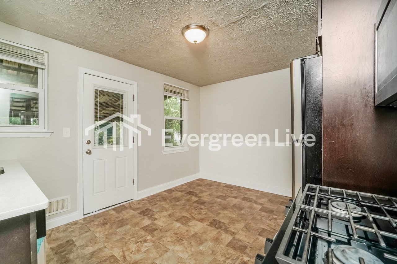 1674 Yakona Rd - Photo 4 of 15