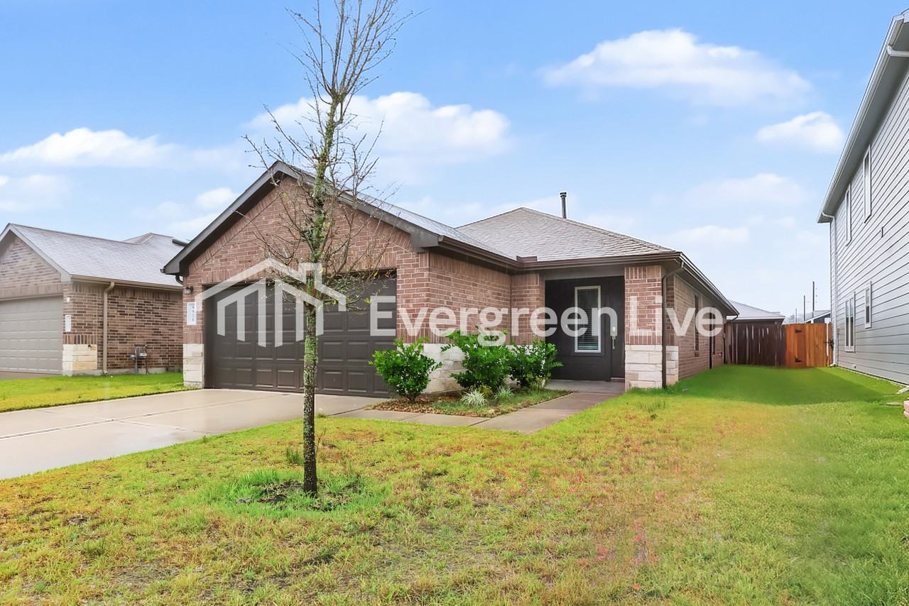 9921 Glenbrook Ln - Photo 2 of 15