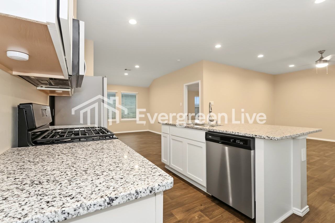 9921 Glenbrook Ln - Photo 3 of 15