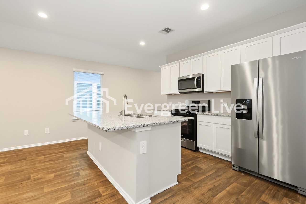 9921 Glenbrook Ln - Photo 4 of 15