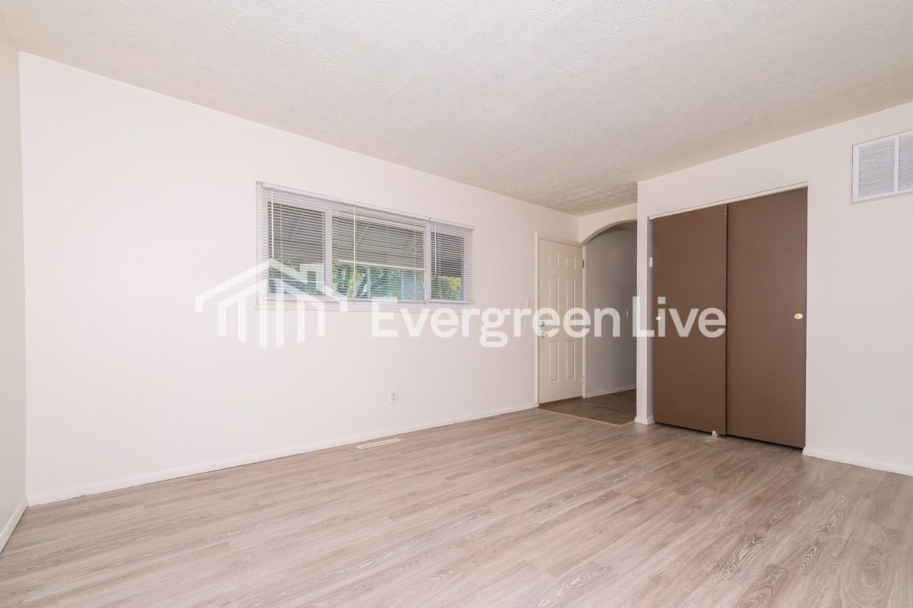 2980 Southfield Dr - Photo 3 of 15