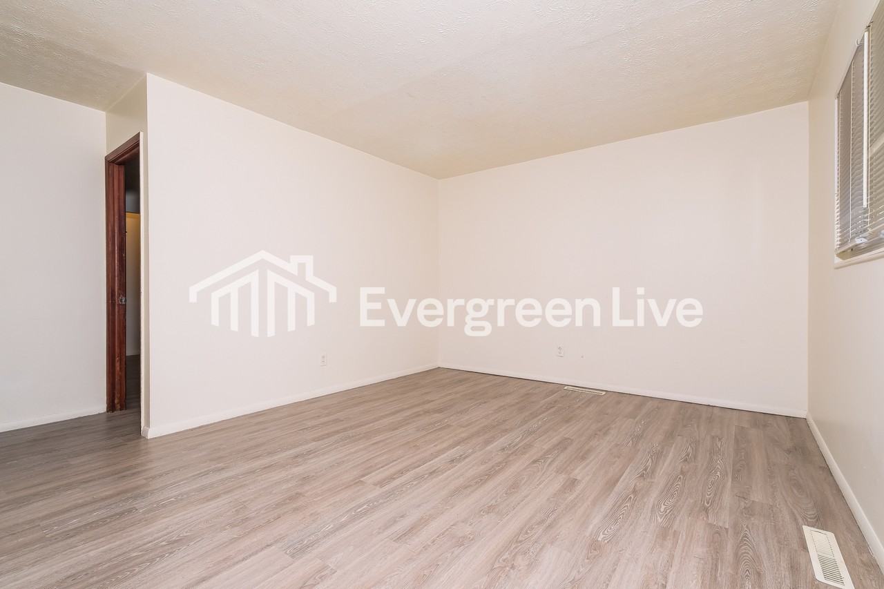 2980 Southfield Dr - Photo 4 of 15