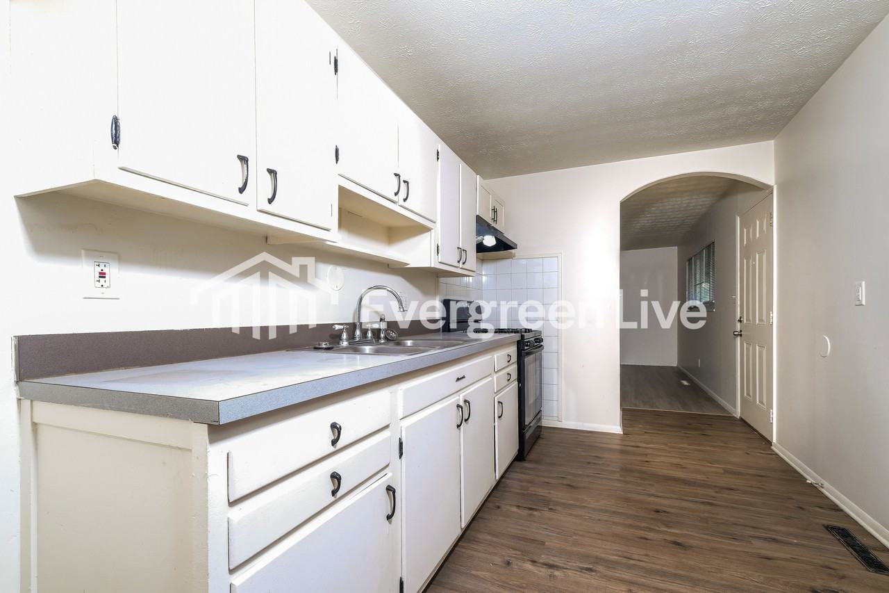 2980 Southfield Dr - Photo 5 of 15