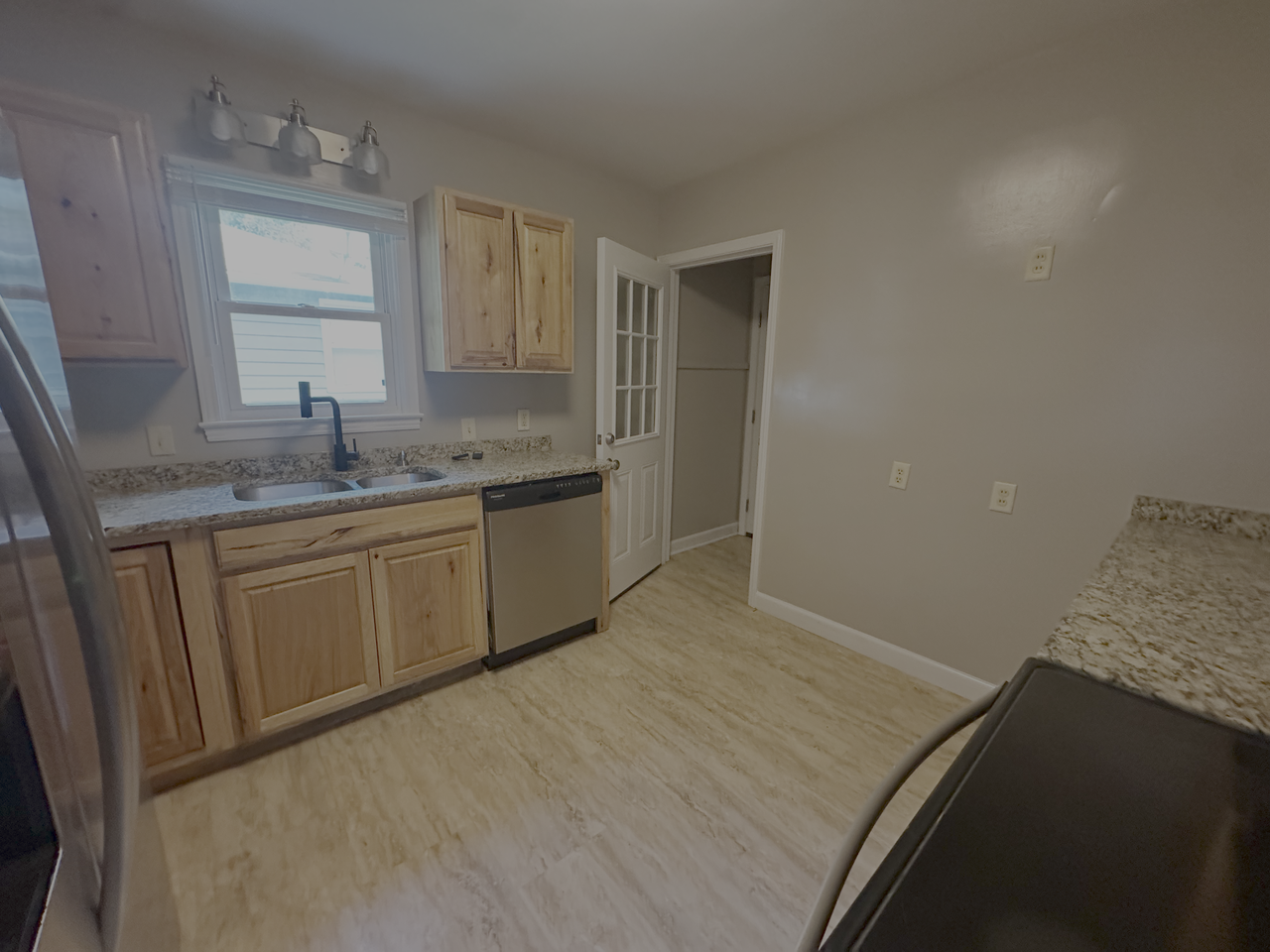 2212 Sw Burnett Rd - Photo 4 of 14