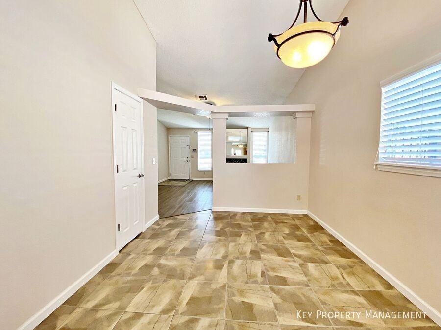 704 Callahan Point Dr - Photo 5 of 21