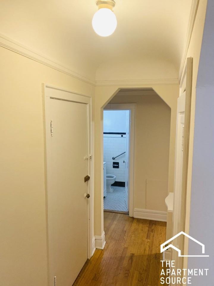 3148 Harlem Ave #2G - Photo 7 of 9