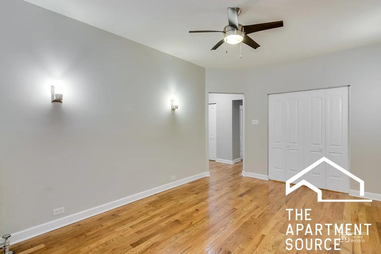 836 E 53rd St #2S - Photo 3 of 10