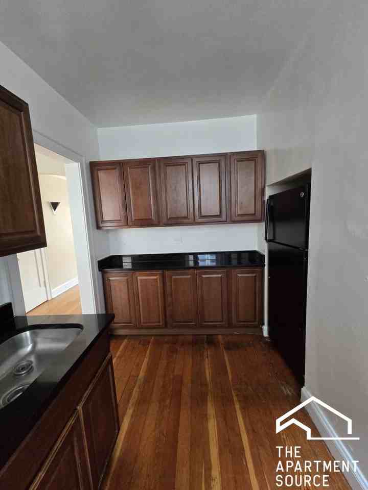 1924 W Morse Ave #3N - Photo 2 of 7