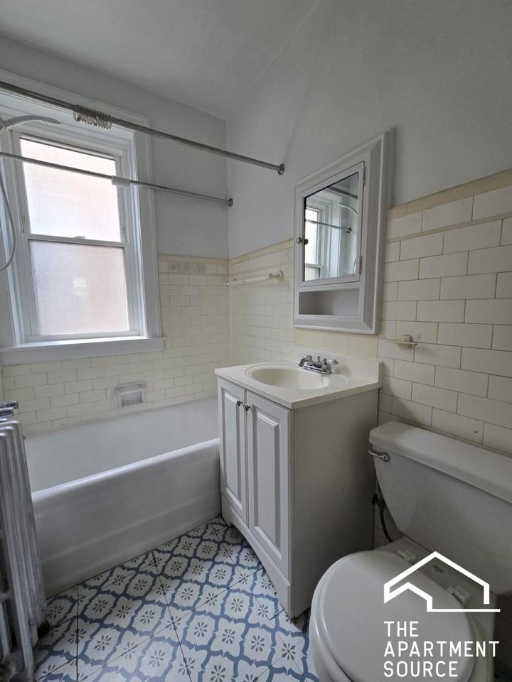 1924 W Morse Ave #3N - Photo 6 of 7