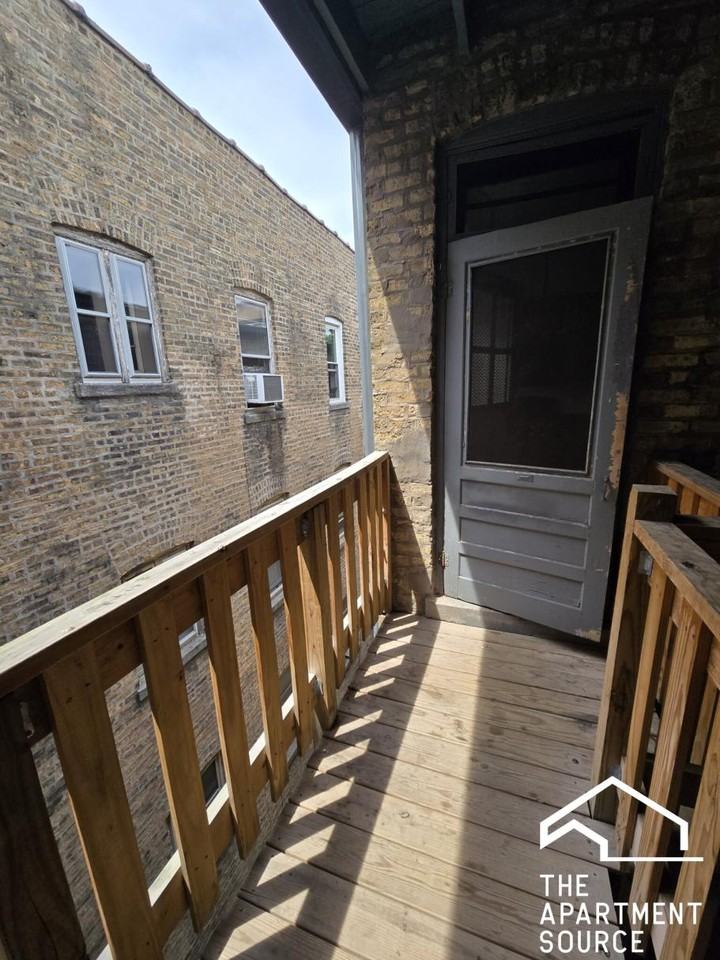 1924 W Morse Ave #3N - Photo 7 of 7