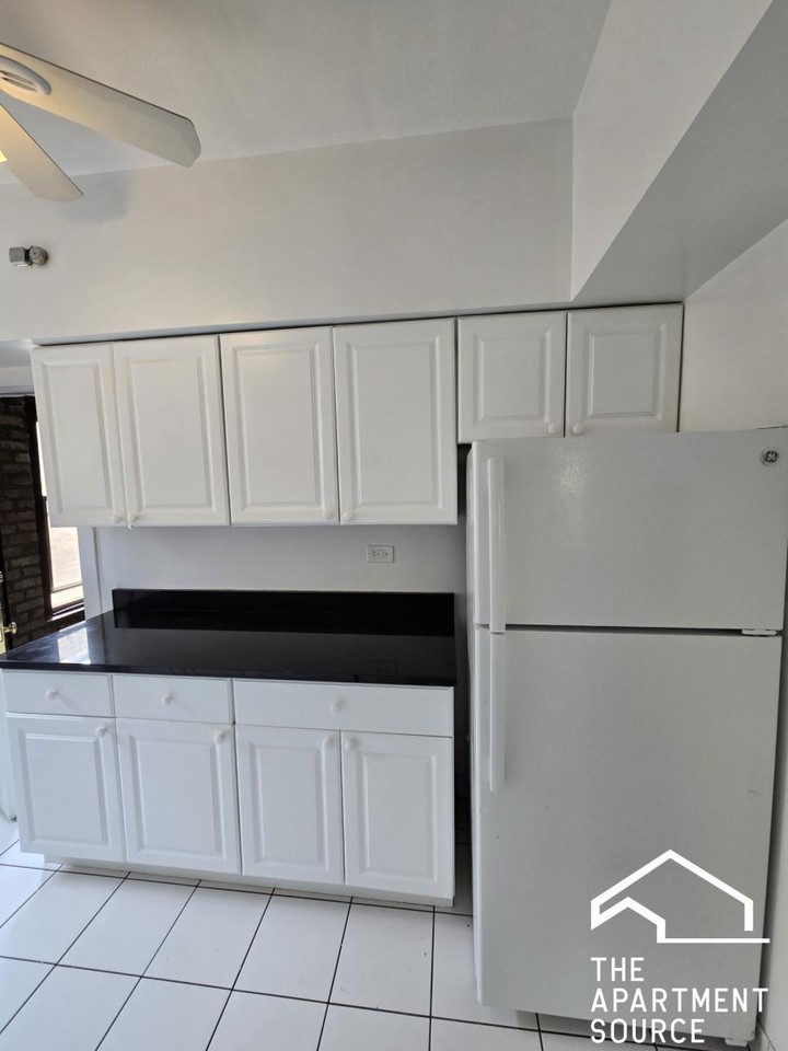 908 Reba Pl #3N - Photo 2 of 14