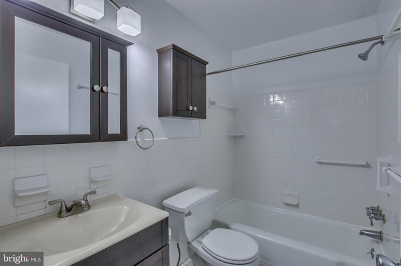 1 Radnor Dr - Photo 5 of 9