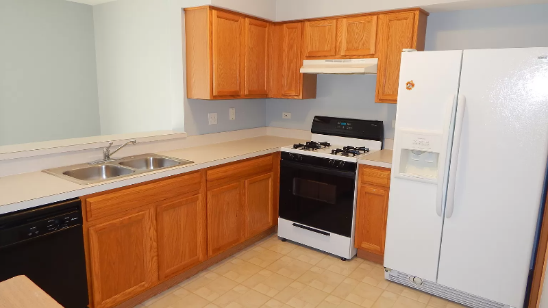 2546 Oak Tree Ln - Photo 2 of 12