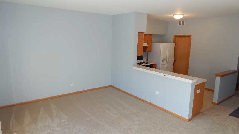 2546 Oak Tree Ln - Photo 4 of 12