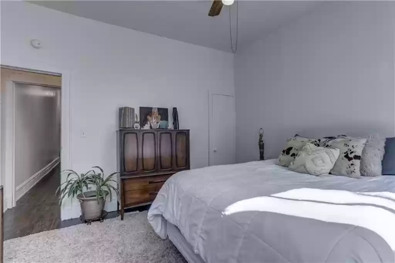 1613 W Grace St #2 - Photo 6 of 9