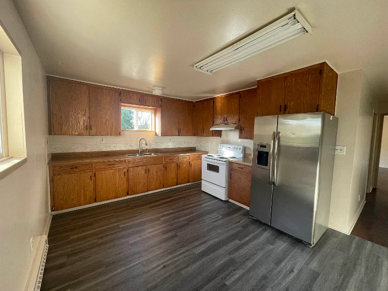 595 Keller Ave - Photo 4 of 10