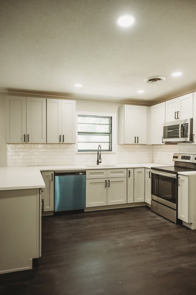 607 S Broad St - Photo 5 of 20