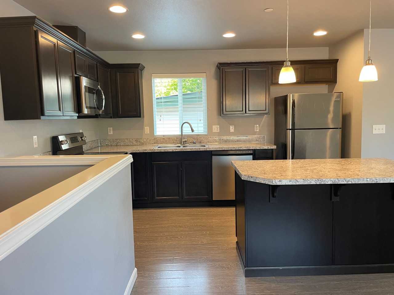 1430 Dekalb St - Photo 3 of 16
