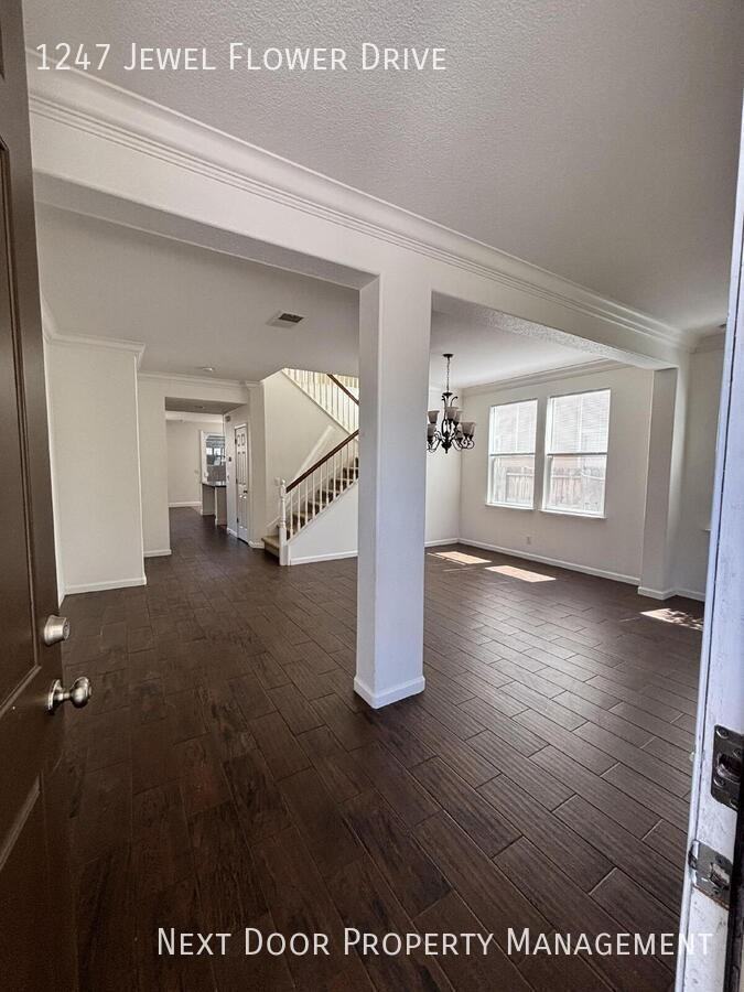 1247 Jewel Flower Dr - Photo 3 of 24
