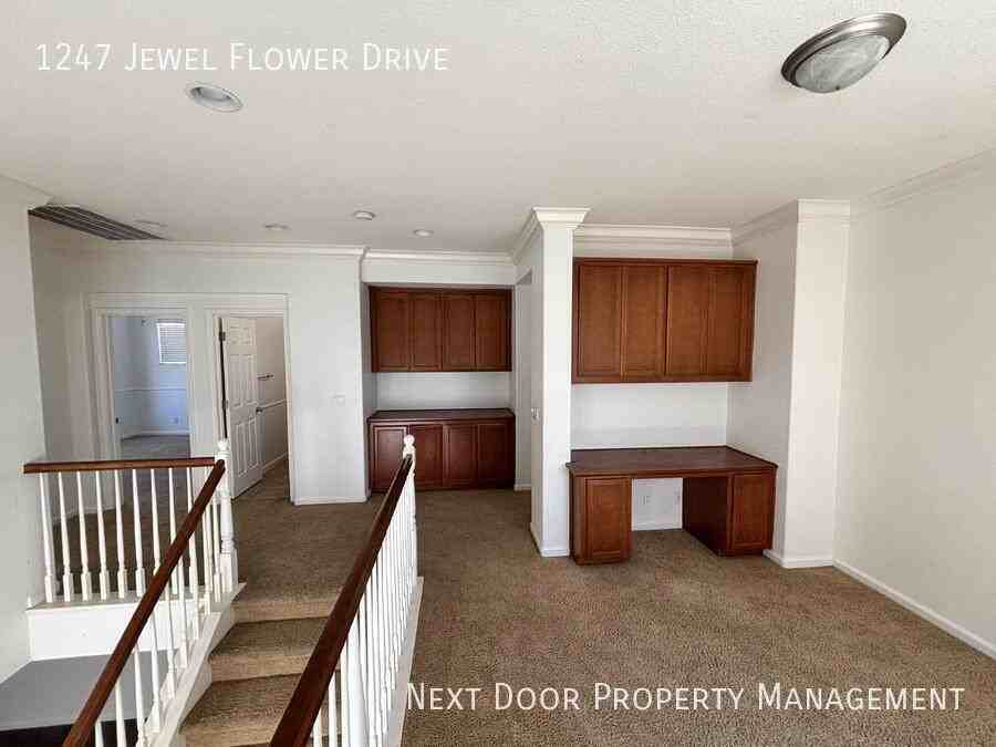 1247 Jewel Flower Dr - Photo 7 of 24
