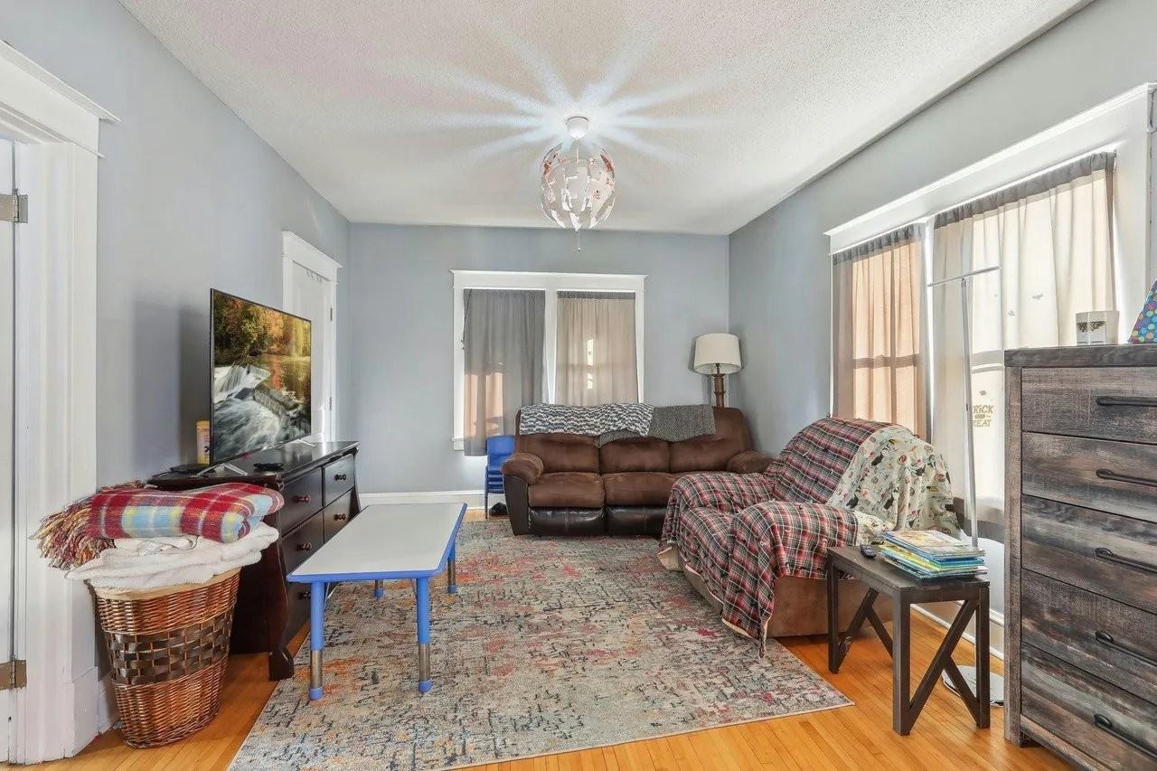 3010 Grand St Ne #1 - Photo 2 of 15