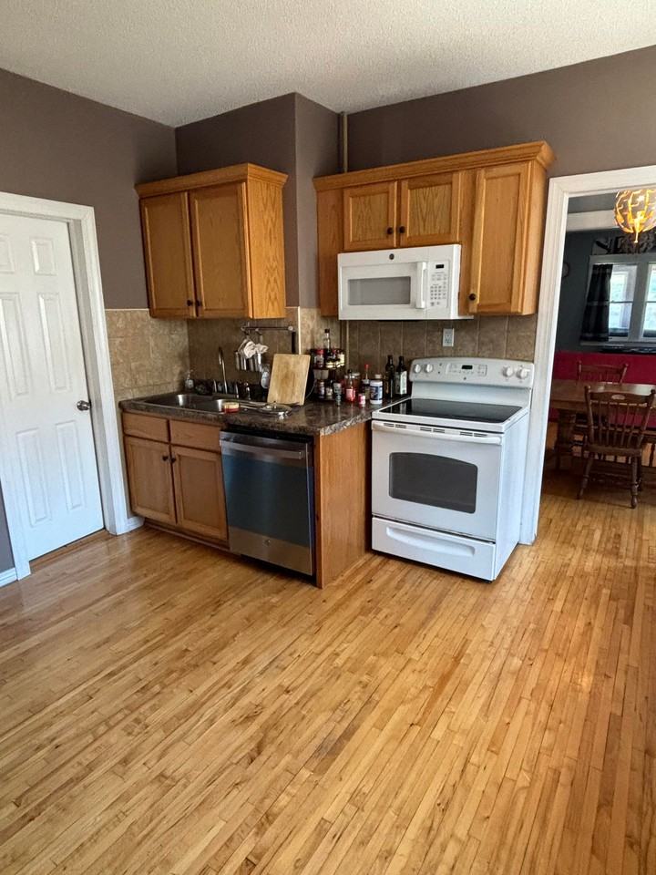 3010 Grand St Ne #1 - Photo 6 of 15