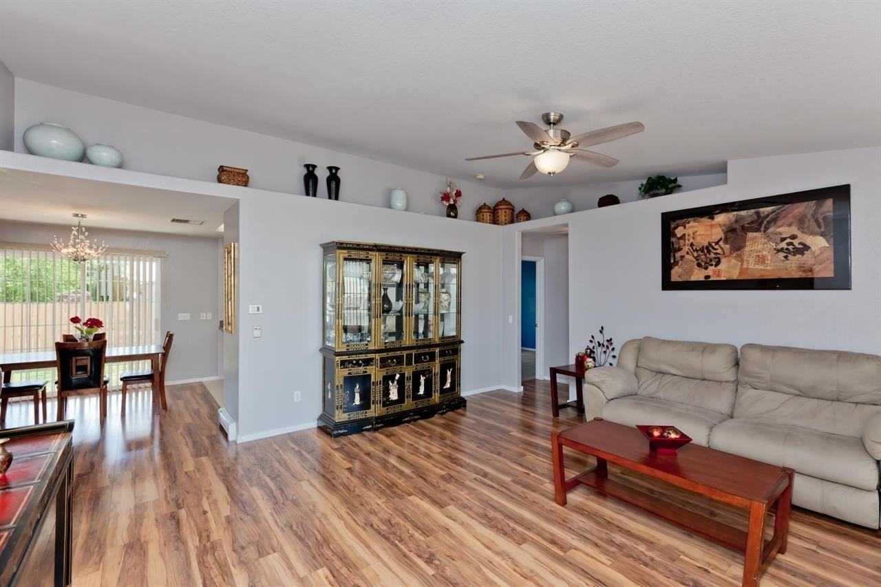 541 Shanne St - Photo 3 of 20