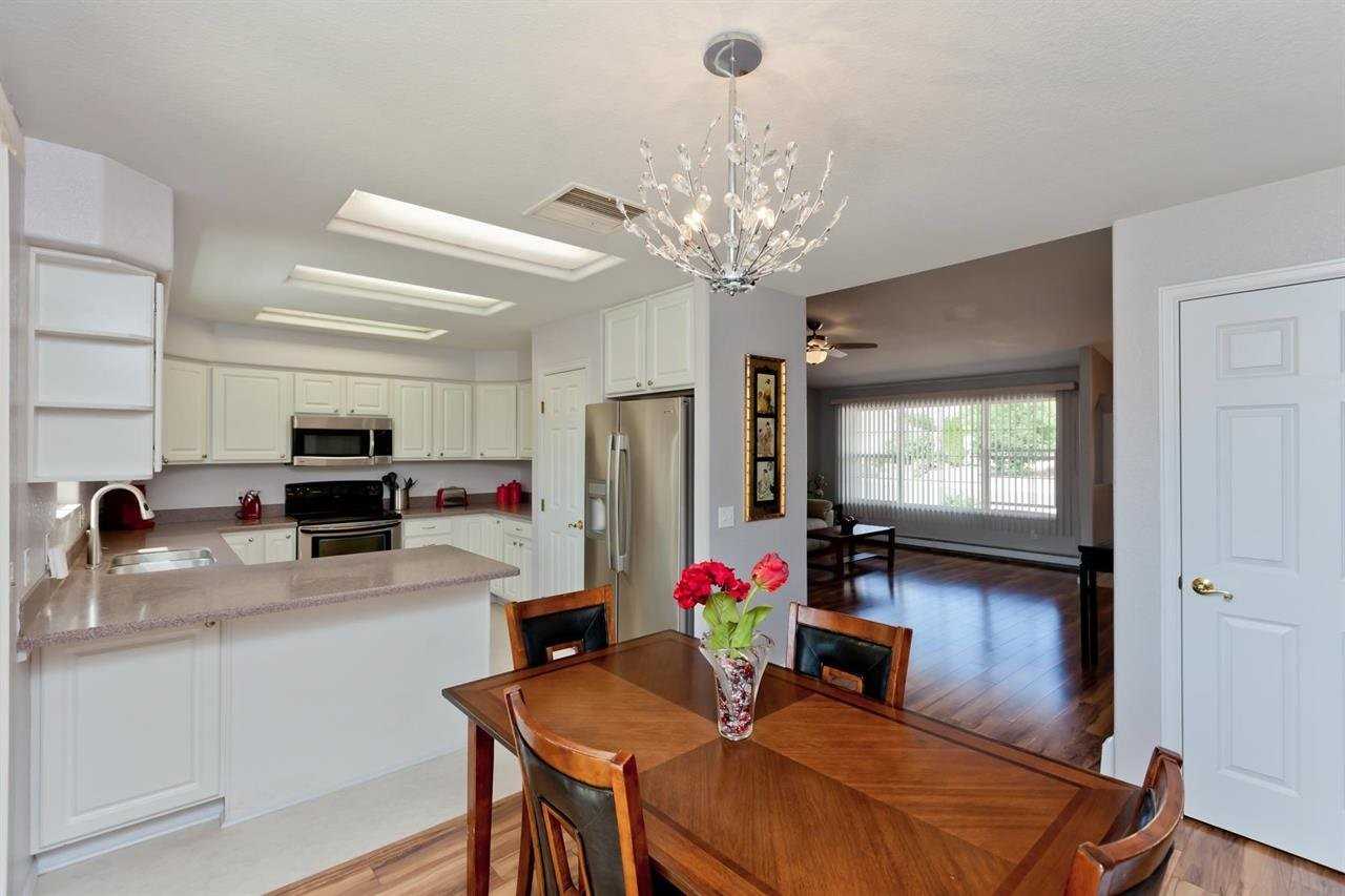 541 Shanne St - Photo 5 of 20