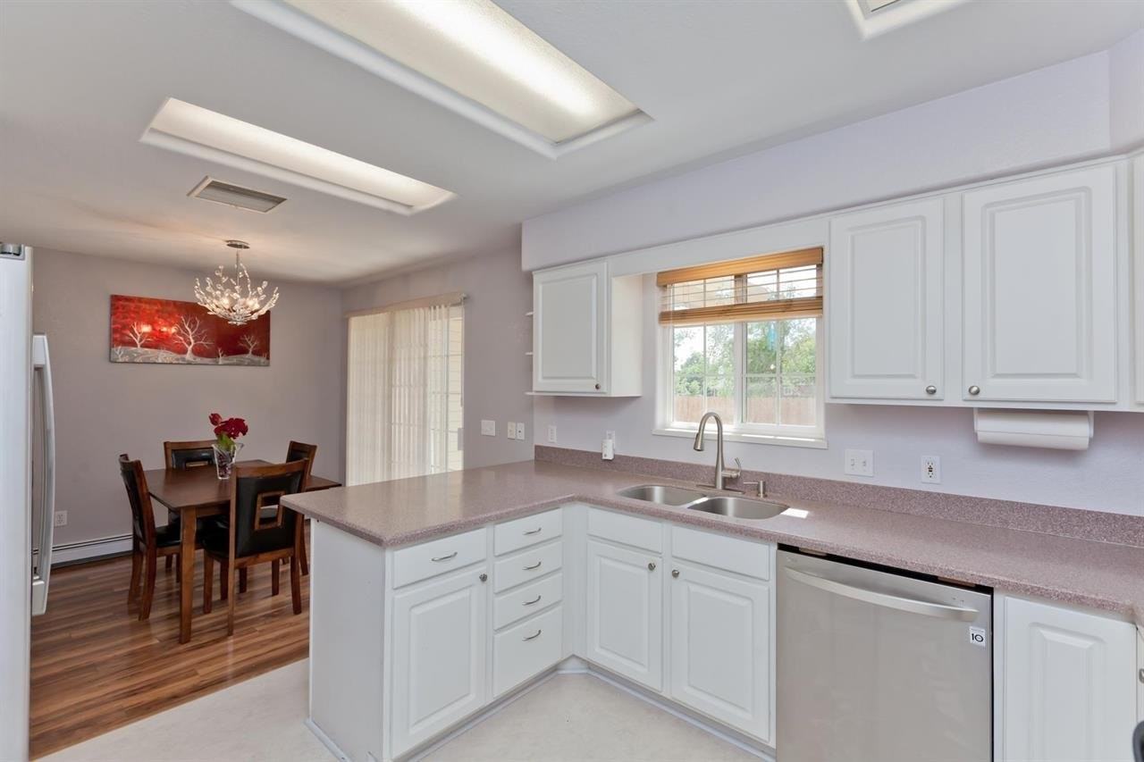 541 Shanne St - Photo 7 of 20