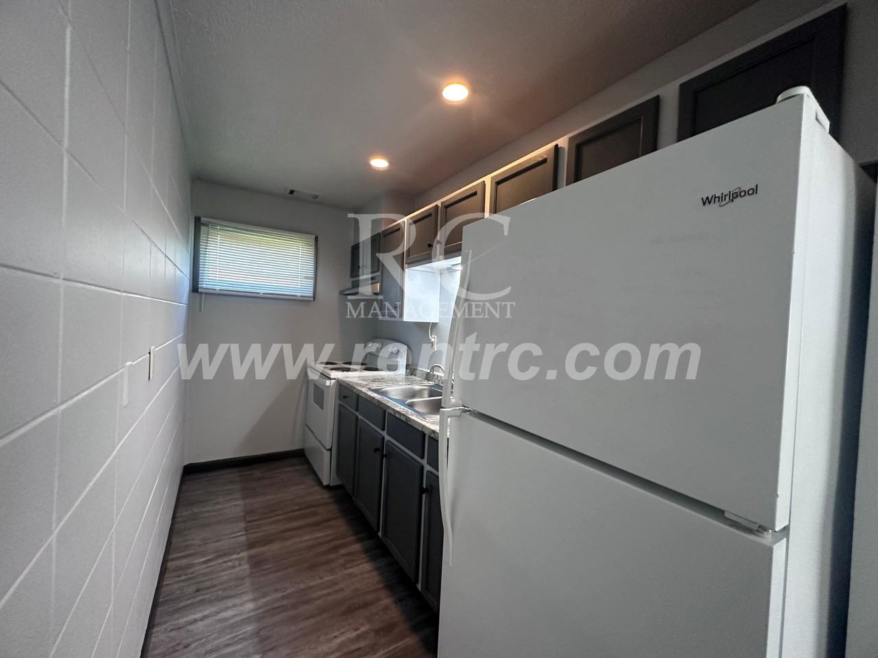 1005 Oak St Apt 8 - Photo 2 of 9