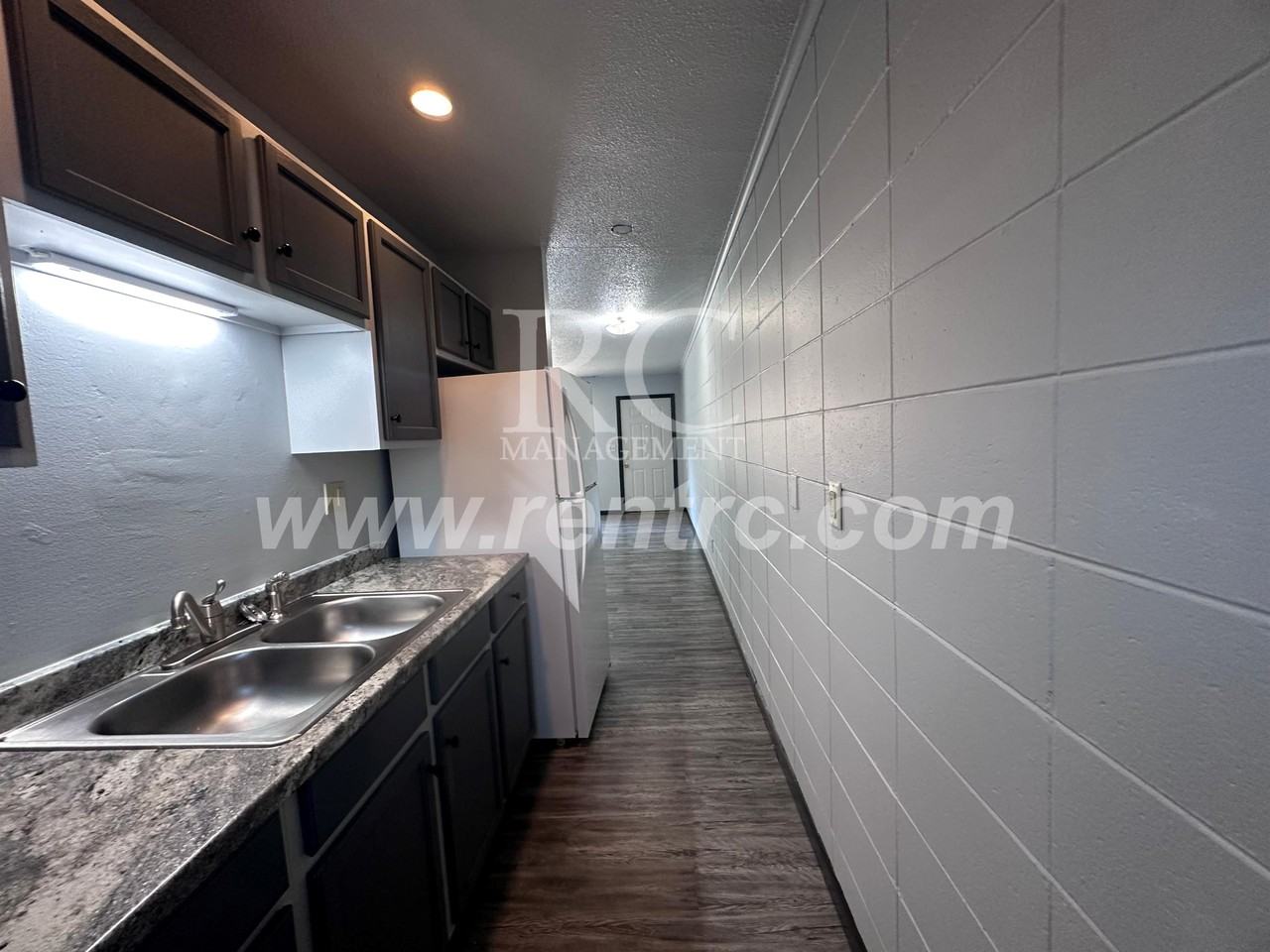 1005 Oak St Apt 8 - Photo 3 of 9