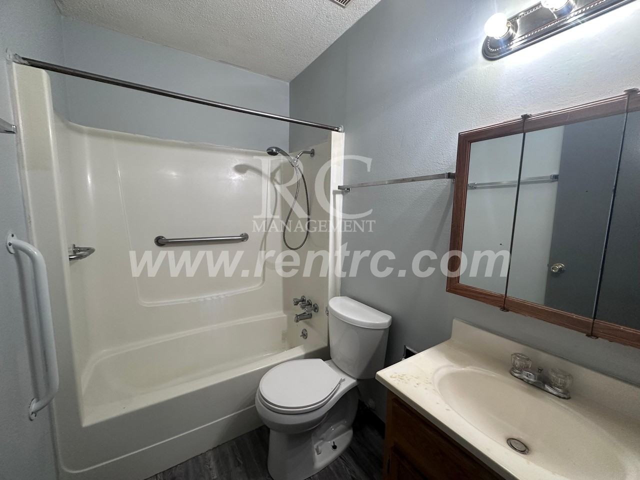 1005 Oak St Apt 8 - Photo 4 of 9