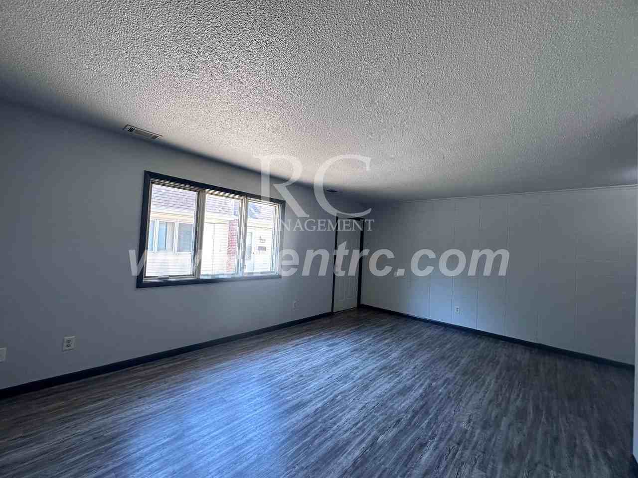 1005 Oak St Apt 8 - Photo 7 of 9