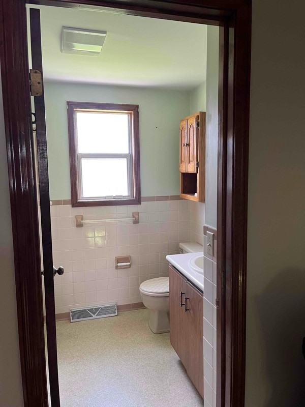 1234 Clinton St - Photo 7 of 8