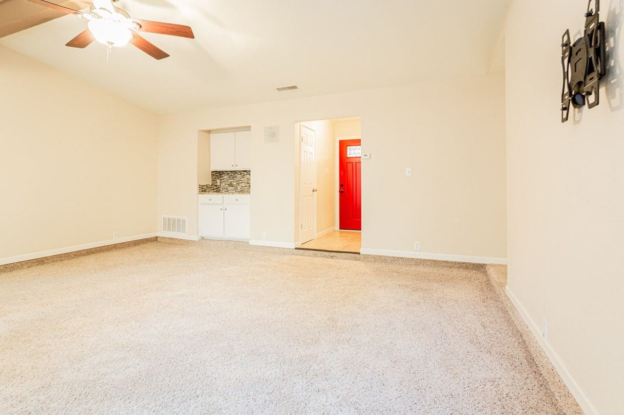 13202 Rampart St - Photo 6 of 23