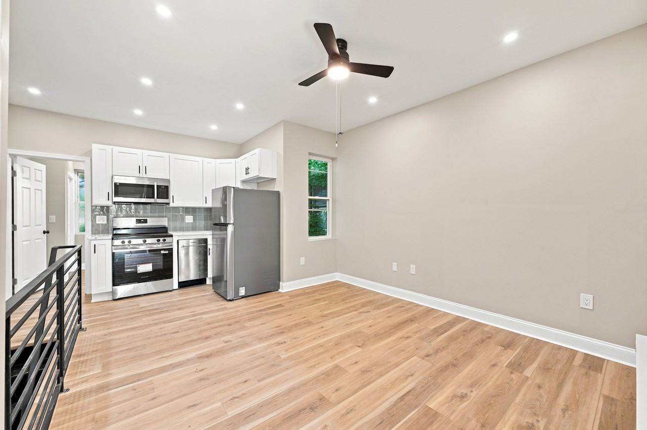 872 N 46th St #2 - Photo 3 of 12