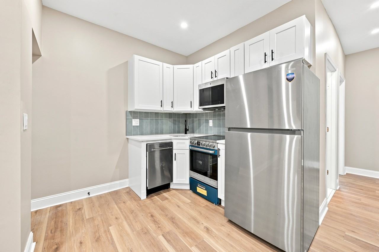 872 N 46th St #1 - Photo 3 of 8