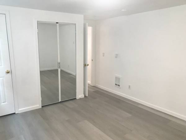 1105 W 18th St #1 - Photo 2 of 4