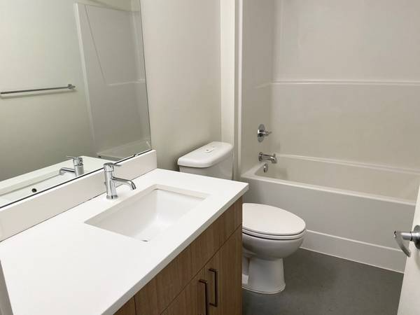 1105 W 18th St #1 - Photo 3 of 4