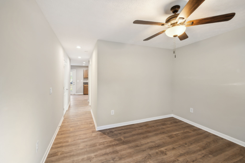 302 8th Ave Sw #1 - Photo 5 of 19