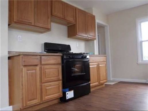 1220 Linden St - Photo 4 of 10