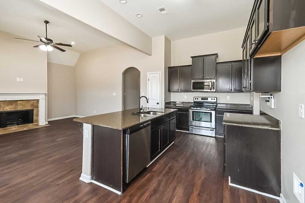 75 Briar Hollow Ln - Photo 7 of 19