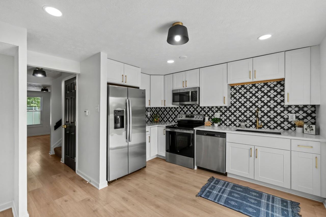 112 N Schroeder St - Photo 4 of 20