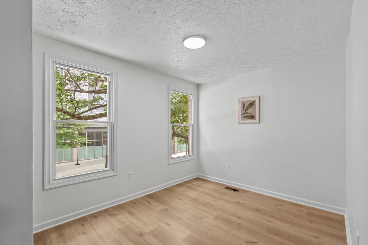112 N Schroeder St - Photo 6 of 20