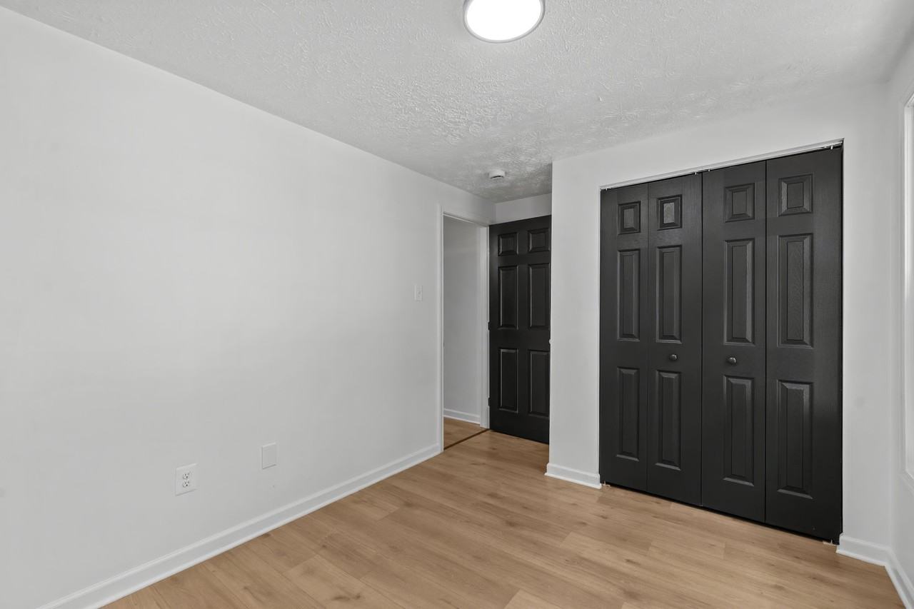 112 N Schroeder St - Photo 7 of 20