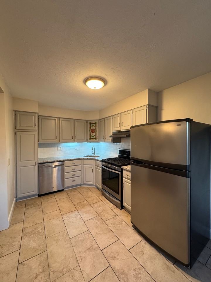 12425 Dunks Ferry Rd - Photo 7 of 29